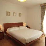 Crosti Apartments
